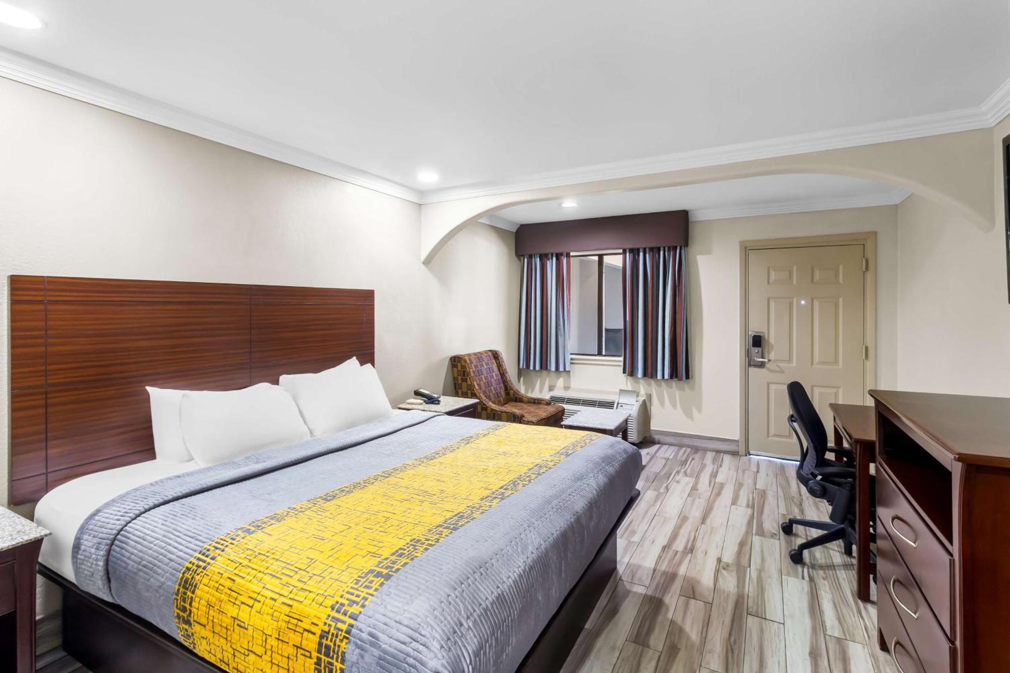 Americas Best Value Inn Houston Heights At I-45 Exterior foto