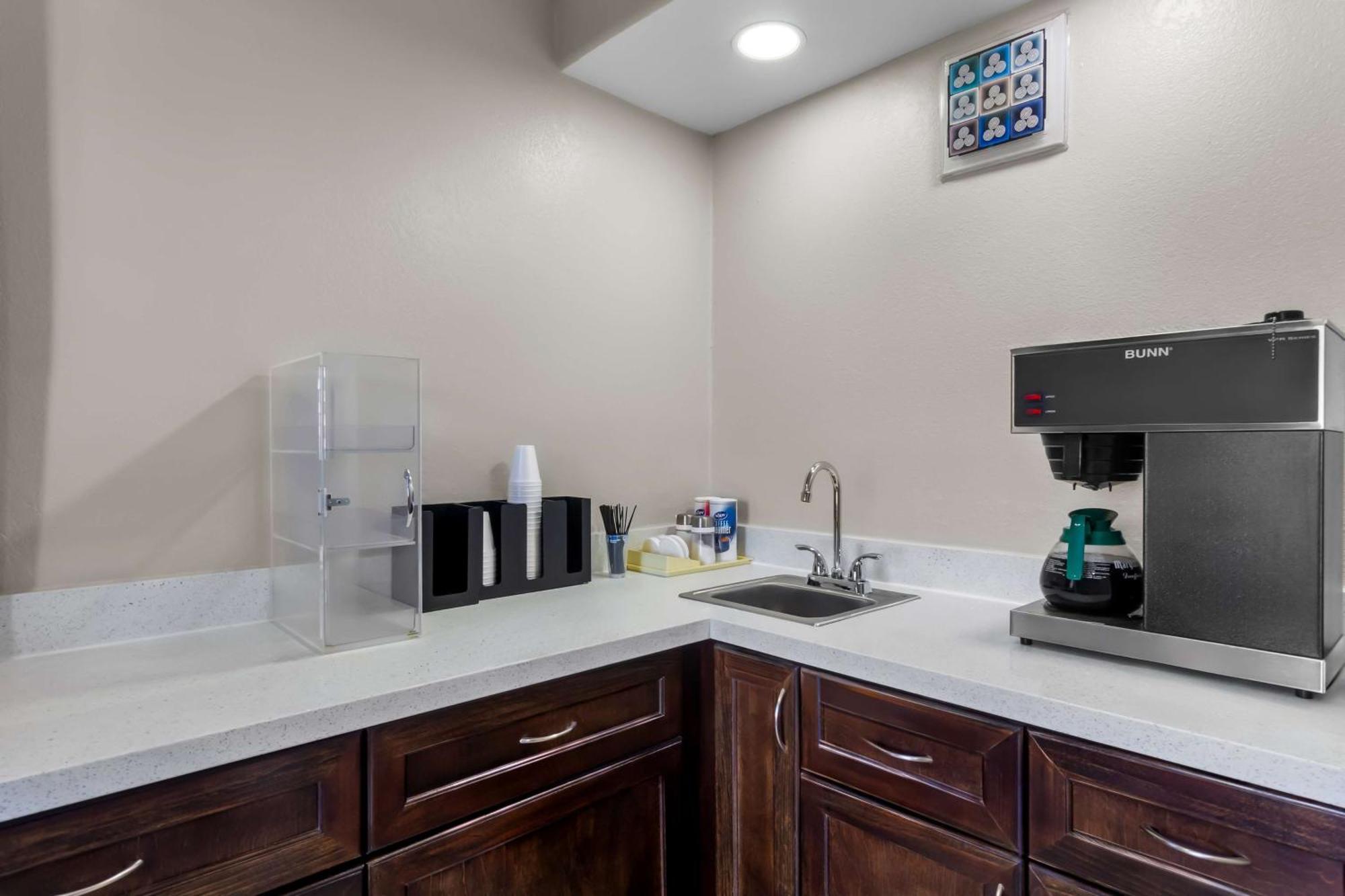 Americas Best Value Inn Houston Heights At I-45 Exterior foto